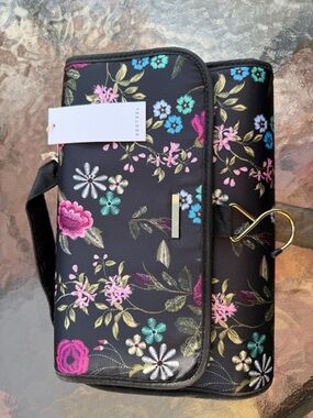 Kestrel Hanging Toiletry Travel Bag